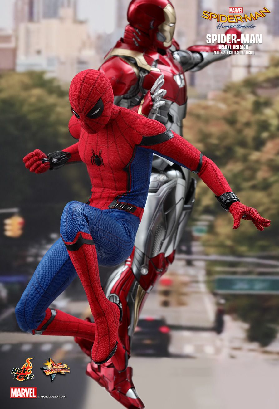 Spider-Man (Deluxe Version)  Sixth Scale Figure by Hot Toys